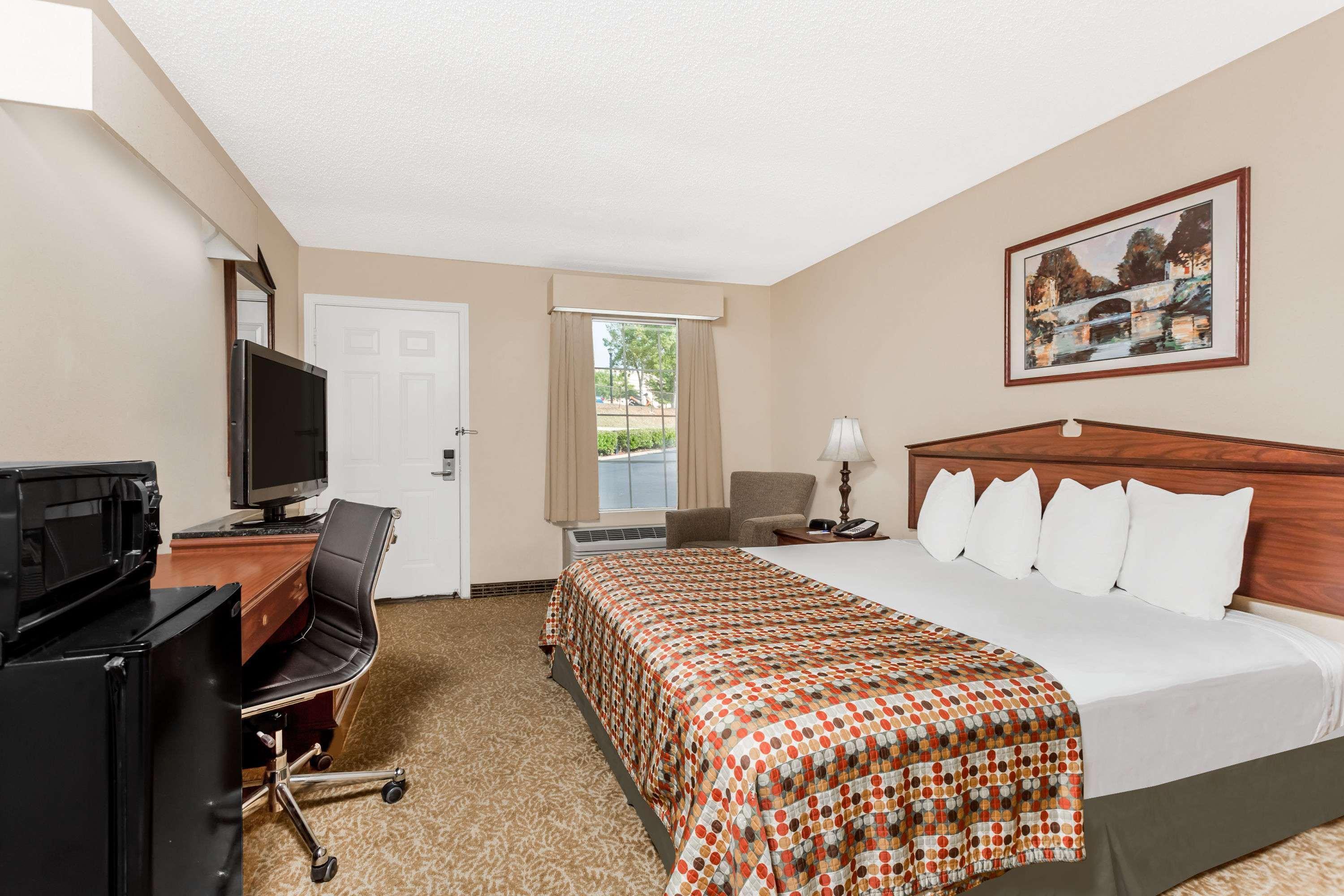 Baymont By Wyndham Anderson Clemson Hotel Exterior photo