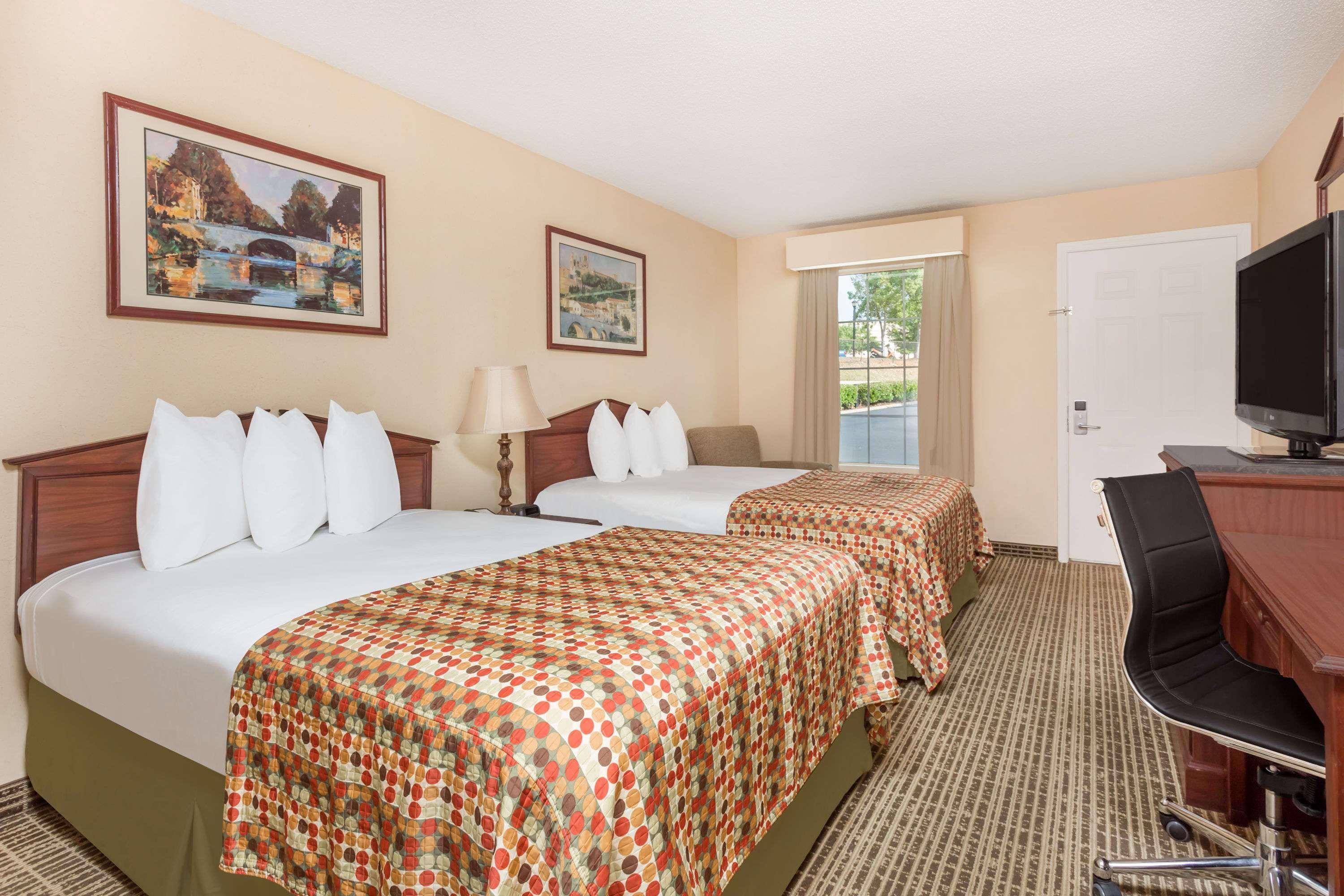 Baymont By Wyndham Anderson Clemson Hotel Exterior photo