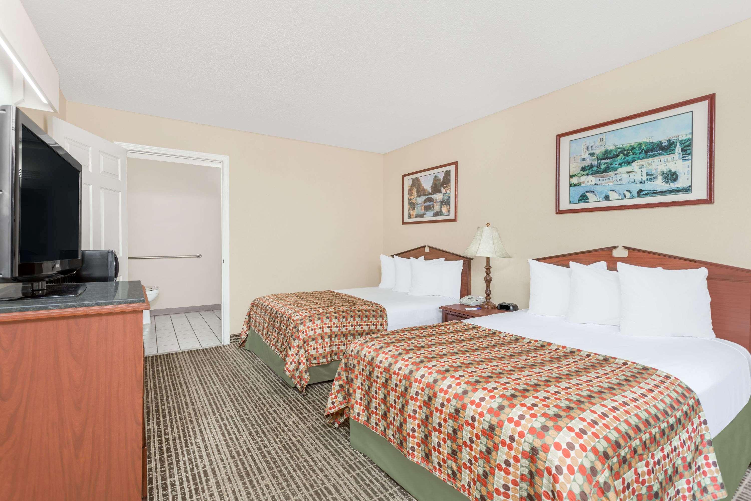 Baymont By Wyndham Anderson Clemson Hotel Exterior photo